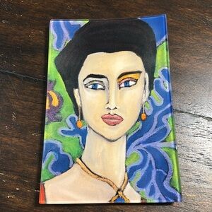 Gorgeous Hand Painted Glass Trinket Tray Depicting a Beautiful Woman. New! 💚🩷❤️
